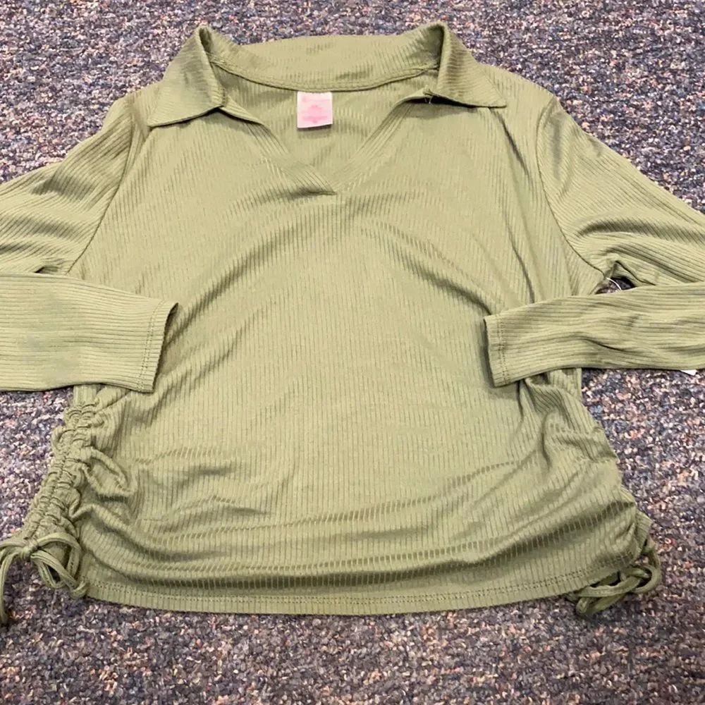 No Boundaries Green ruched top sz. M NWT